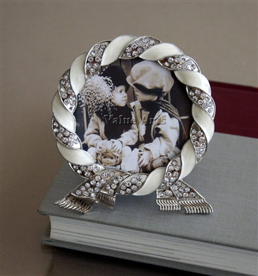 round picture frame